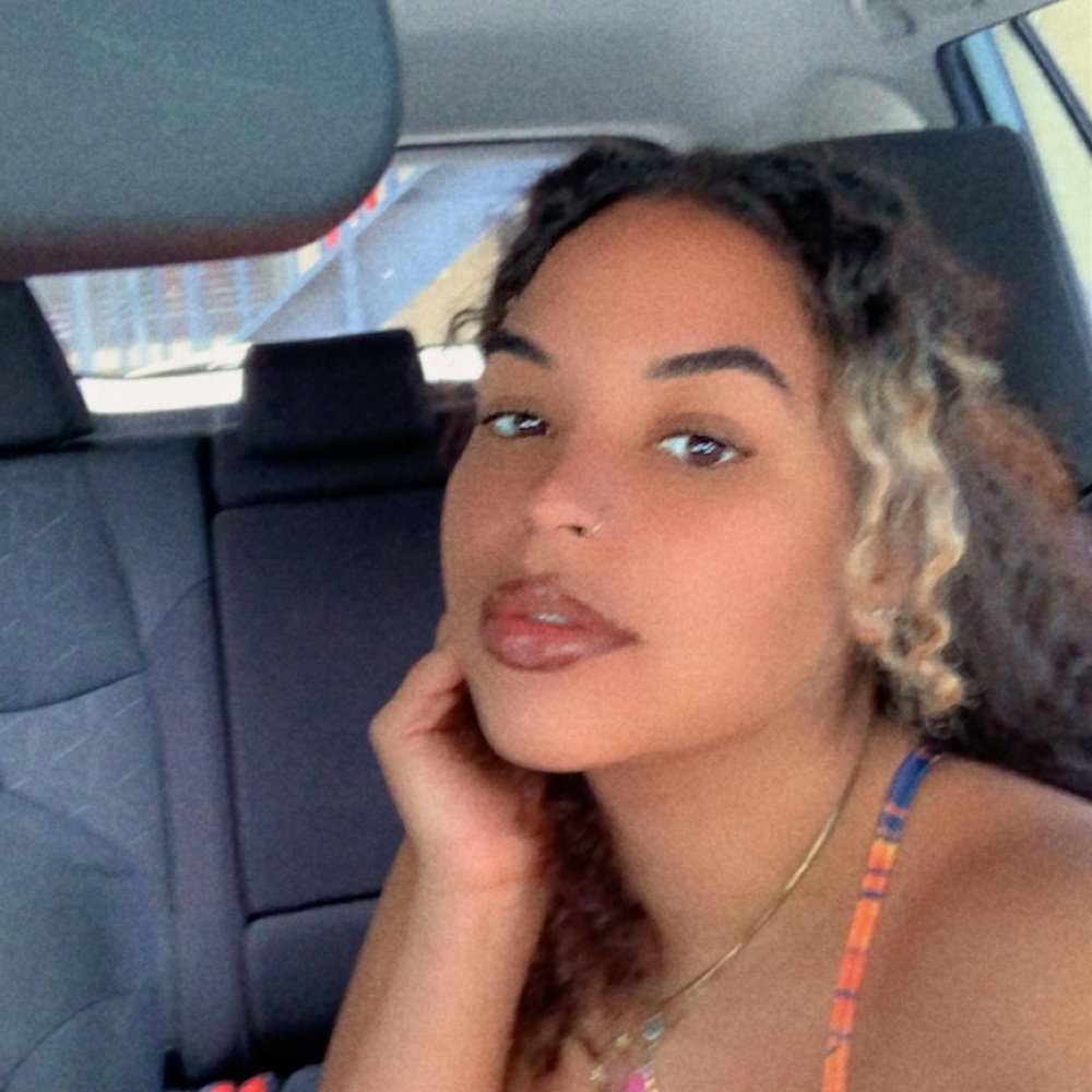 Meet your Posher, Elyse